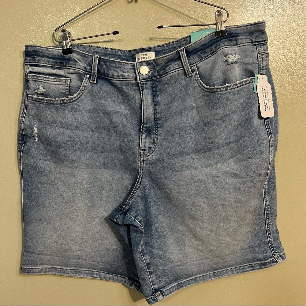 M Maurice’s Ever-flex 8” Bermuda  Women's Blue Denim Shorts Size 24W NWT
